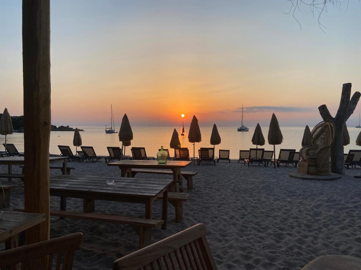 Les Lodges De La Plage U Dragulinu Sari-Solenzara Exterior foto